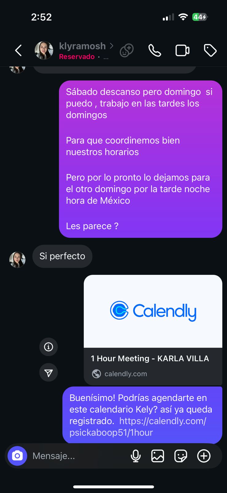 Chat con Karla Villa coordinando reunión